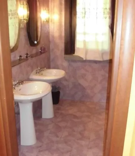 Luna Bed & Breakfast 2*